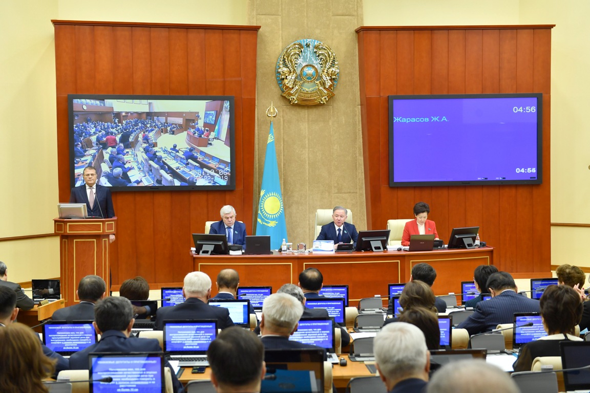 Мәжіліс міндетті әлеуметтік сақтандыру туралы заң жобасын жұмысқа алды
