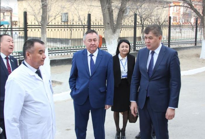 Министр Е.Біртанов Жаңаөзенде, Жетібайда бірқатар медициналық нысандарды аралады