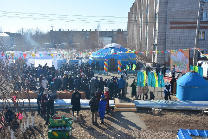 Полицейлер Петропавл тұрғындары үшін наурыз көже мен бауырсақ әзірледі