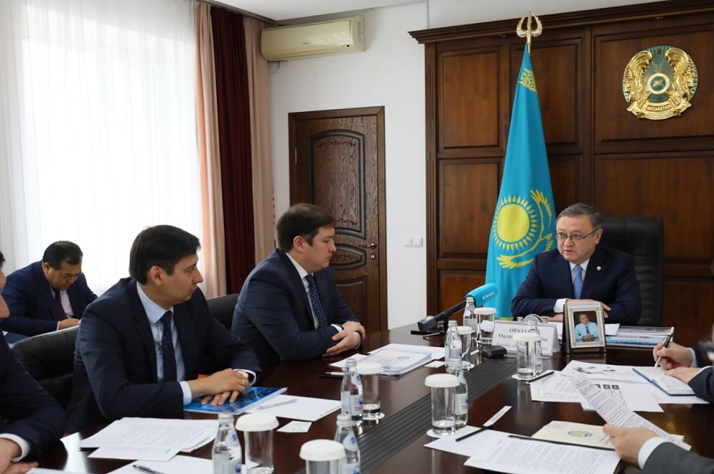Ақтөбе облысының әкімі «KazakhExport» ЭСК»  және «Даму» КДҚ өкілдерімен кездесті