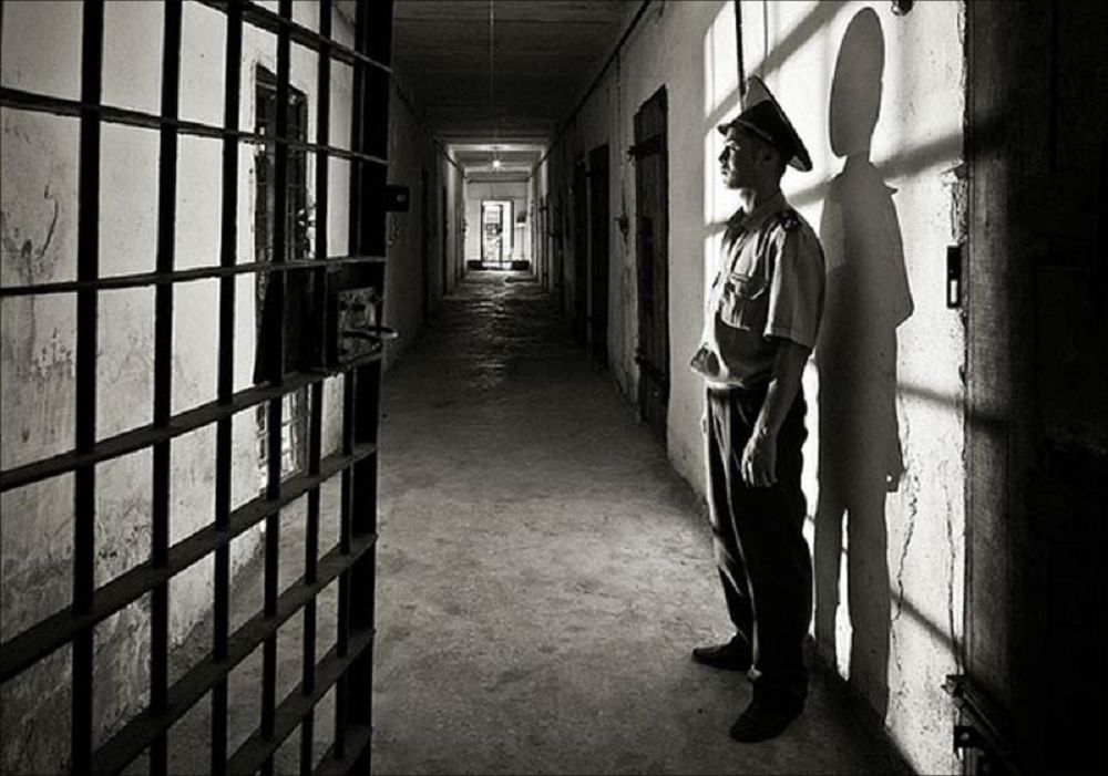 Освобождение из исправительного учреждения. Тюрьма в Кыргызстане. Преступность в местах лишения свободы. Старая тюрьма.