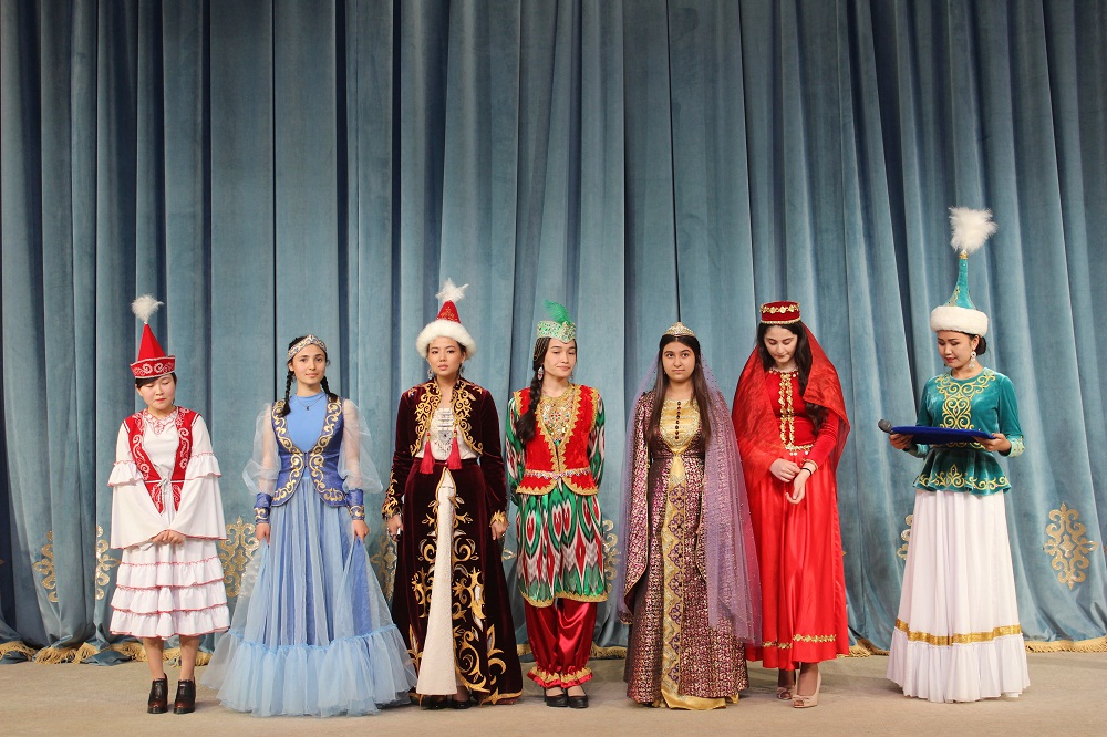 Маңғыстауда түрлі этнос өкілдері арасында «Көктем аруы» байқауы өтті