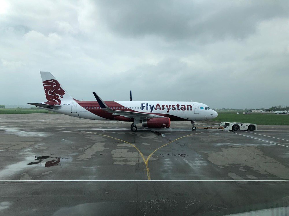 FlyArystan әуе компаниясының алғашқы ұшағы Алматы әуежайына ұшып келді