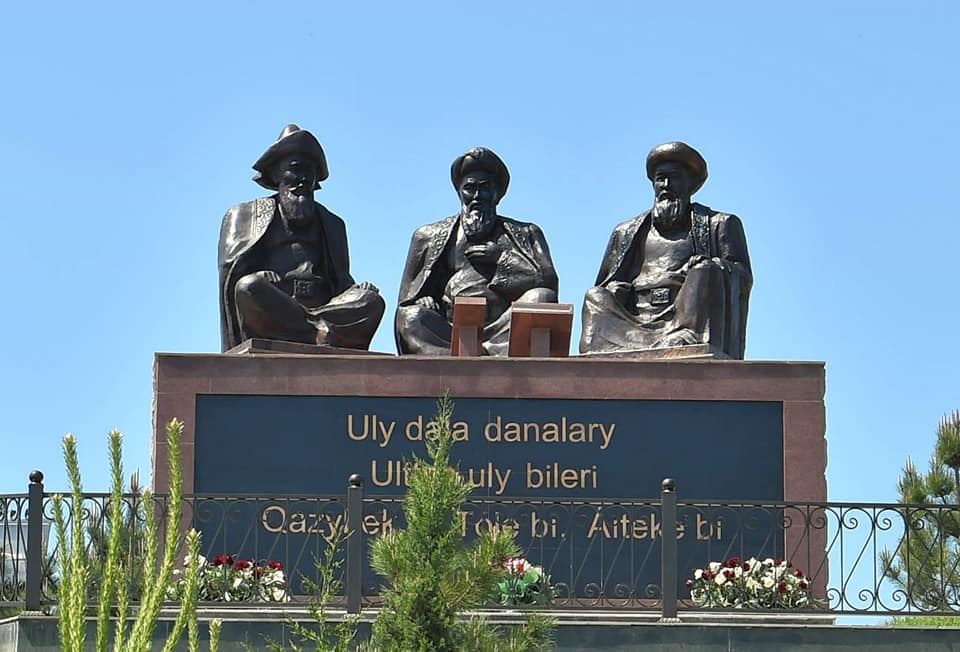 Қазығұртта үш биге ескерткіш орнатылды