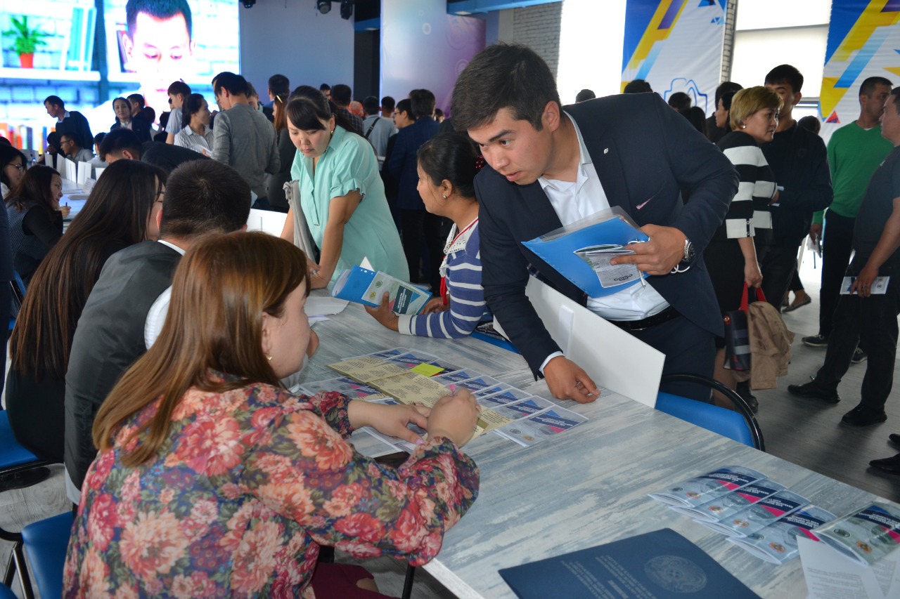 Түркістандағы әкімшілік лауазымдар жәрмеңкесінде 500-ге жуық жұмыс орны ұсынылды