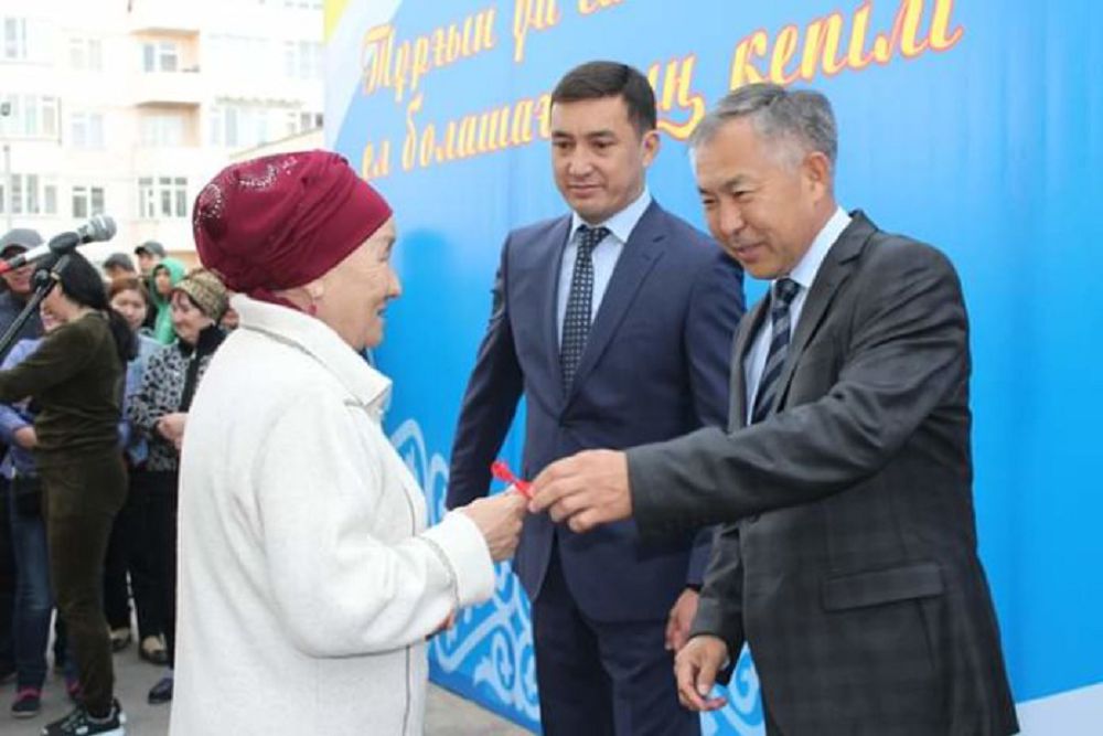 Таразда әлеуметтік осал топтарға пәтер берілді