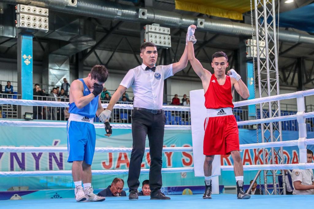 Бокс: Бүгін ширек финал