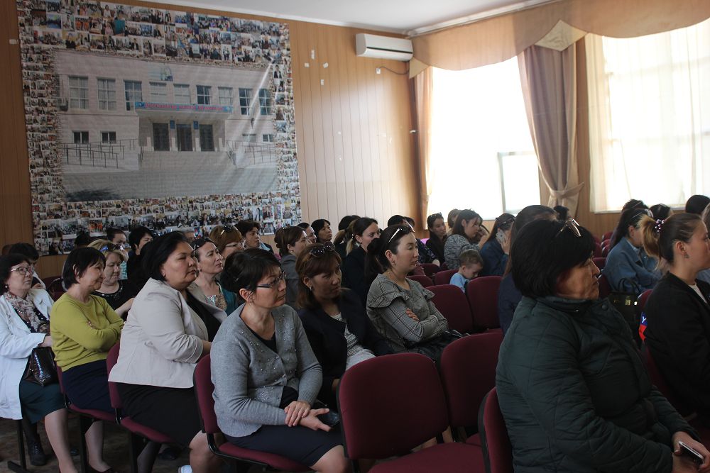 Ақтау полицейлері мектепте жиын өткізді