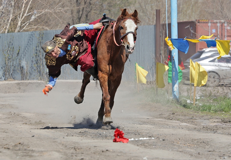Қарағандыда ат спортының жас шеберлері сынға түсті