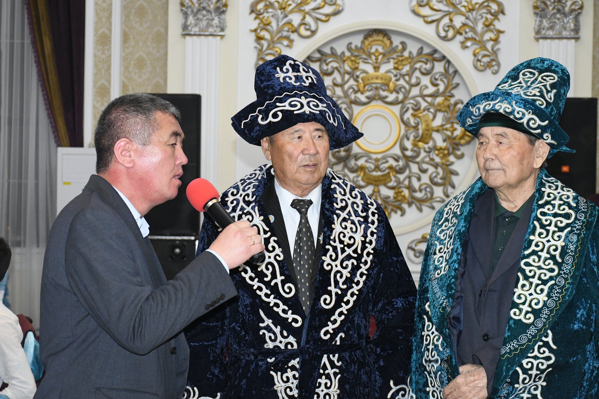 Түркістанда «Egemen Qazaqstan» газетінде еңбек еткен ардагер журналистерге құрмет көрсетілді