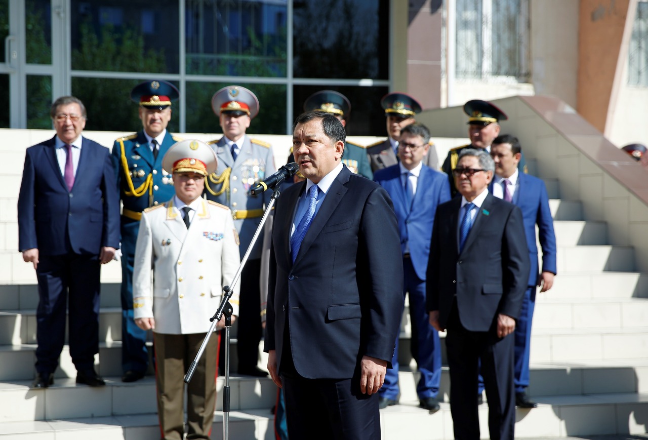 Атырауда полиция қызметкерлеріне арналған мемориалды ескерткіш тақтасы ашылды