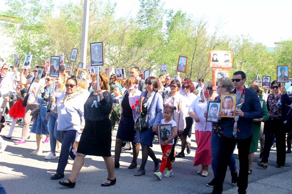 Атырауда «Мәңгілік данқ» шеруіне 200 адам қатысты