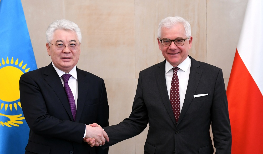 Бейбіт Атамқұлов Польша Республикасының Сыртқы істер министрі Яцек Чапутовичпен кездесті