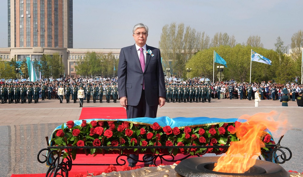 Президент Отан қорғаушылар монументіне даңқ гүлін қою рәсіміне қатысты