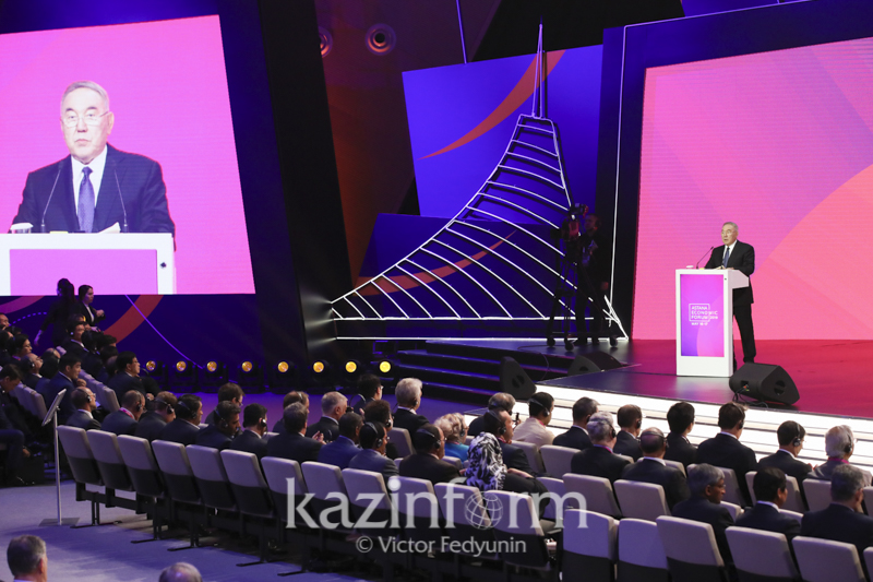 Нұрсұлтан Назарбаев: Билік транзиті бейбіт жағдайда өтіп жатыр