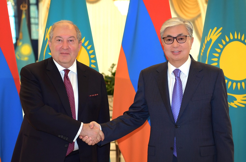 Мемлекет басшысы Қасым-Жомарт Тоқаев Армения Президенті Армен Саркисянмен кездесті