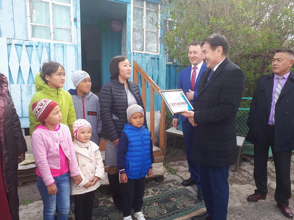 ШҚО Ұлан ауданында 9 балалы отбасы баспаналы болды