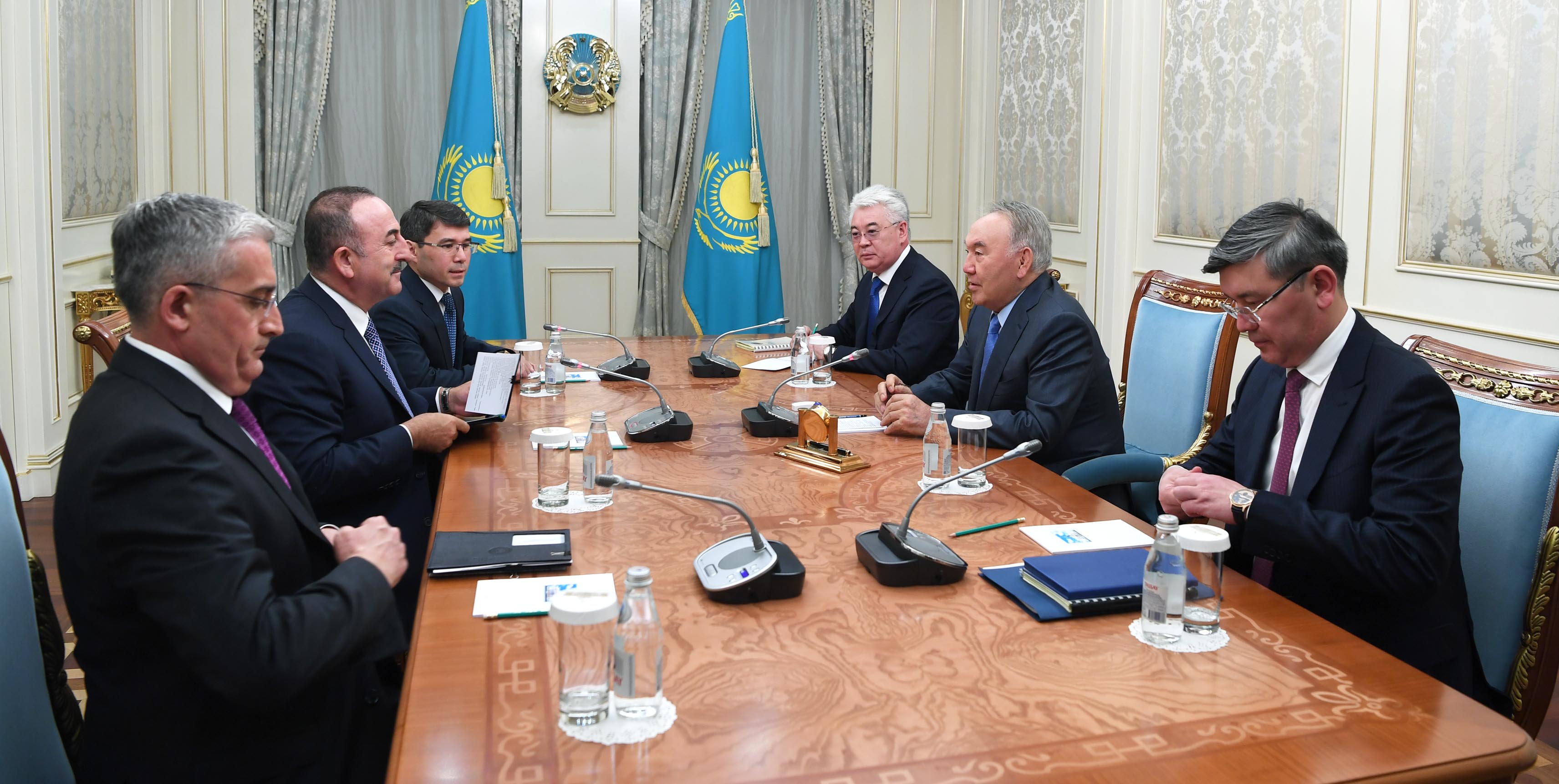 Елбасы Нұрсұлтан Назарбаев Түркия Республикасының Сыртқы істер министрімен кездесті
