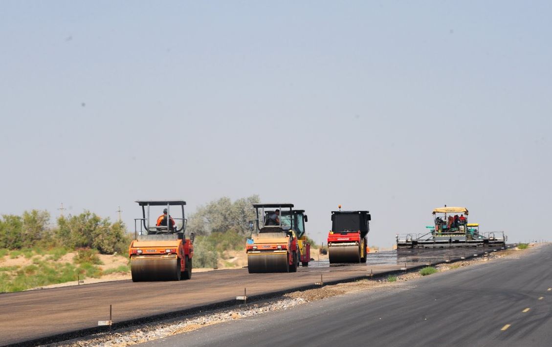 Оңдасын Оразалин Ақтөбе облысындағы жол жөндеу жұмыстарын тексерді
