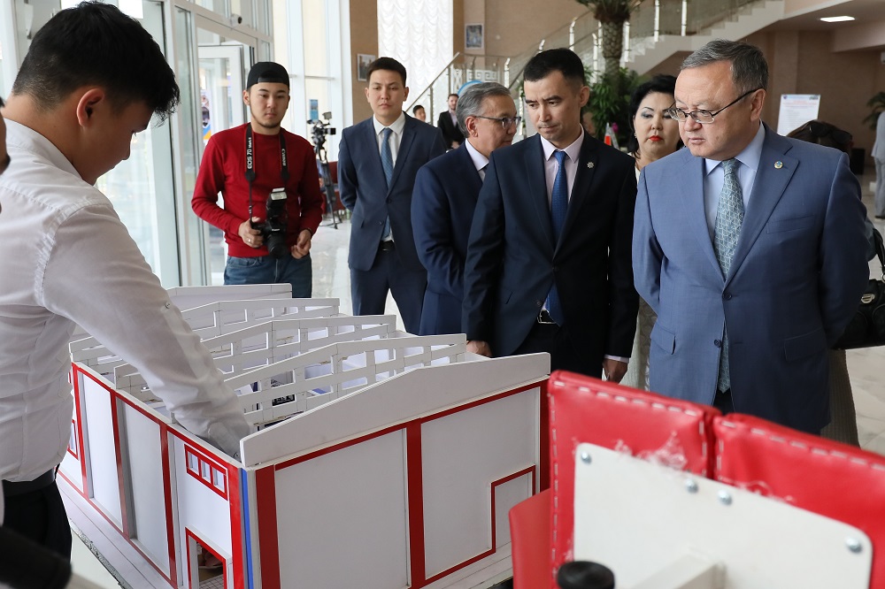 Ақтөбелік 177 студентке облыс әкімінің атаулы стипендиясы берілді