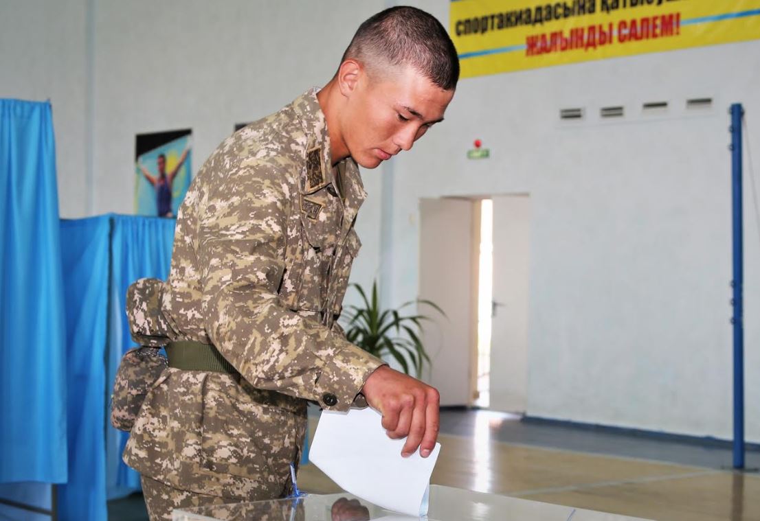 Батыстағы әскерилер бірінші болып өздерінің сайлау учаскелерінде дауыс беруді аяқтады
