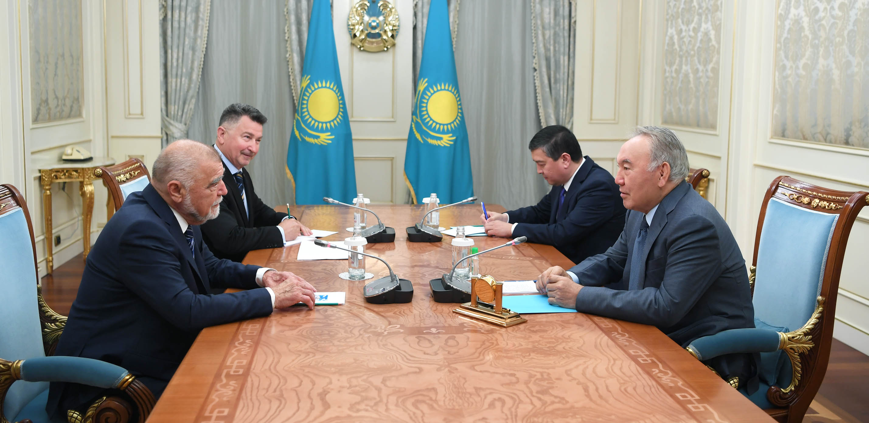 Нұрсұлтан Назарбаев Хорватия Республикасының бұрынғы президенті Степан Мессичпен кездесті