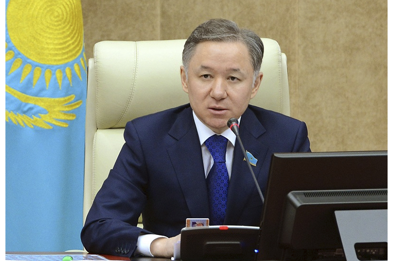 Н.Нығматулин Парламент палаталарының бірлескен отырысын шақыру туралы Өкімге қол қойды