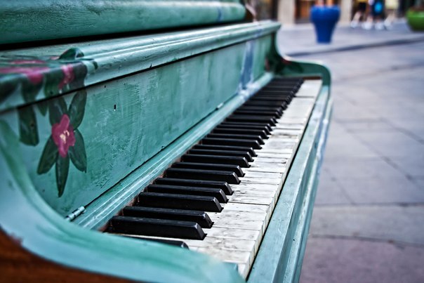 Ашық аспан астында - пианинолар