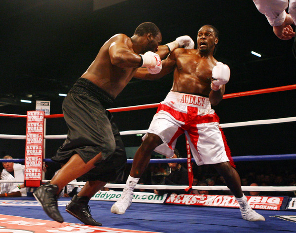 Мырсатаев Тайсонды жеңген жігітпен жұдырықтасады