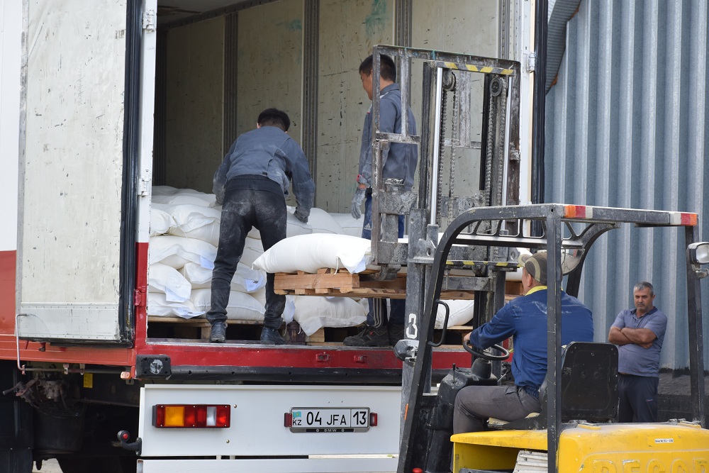Қостанайдан Арысқа 30 тонналық қайырымдылық жүк артқан керуен кетті