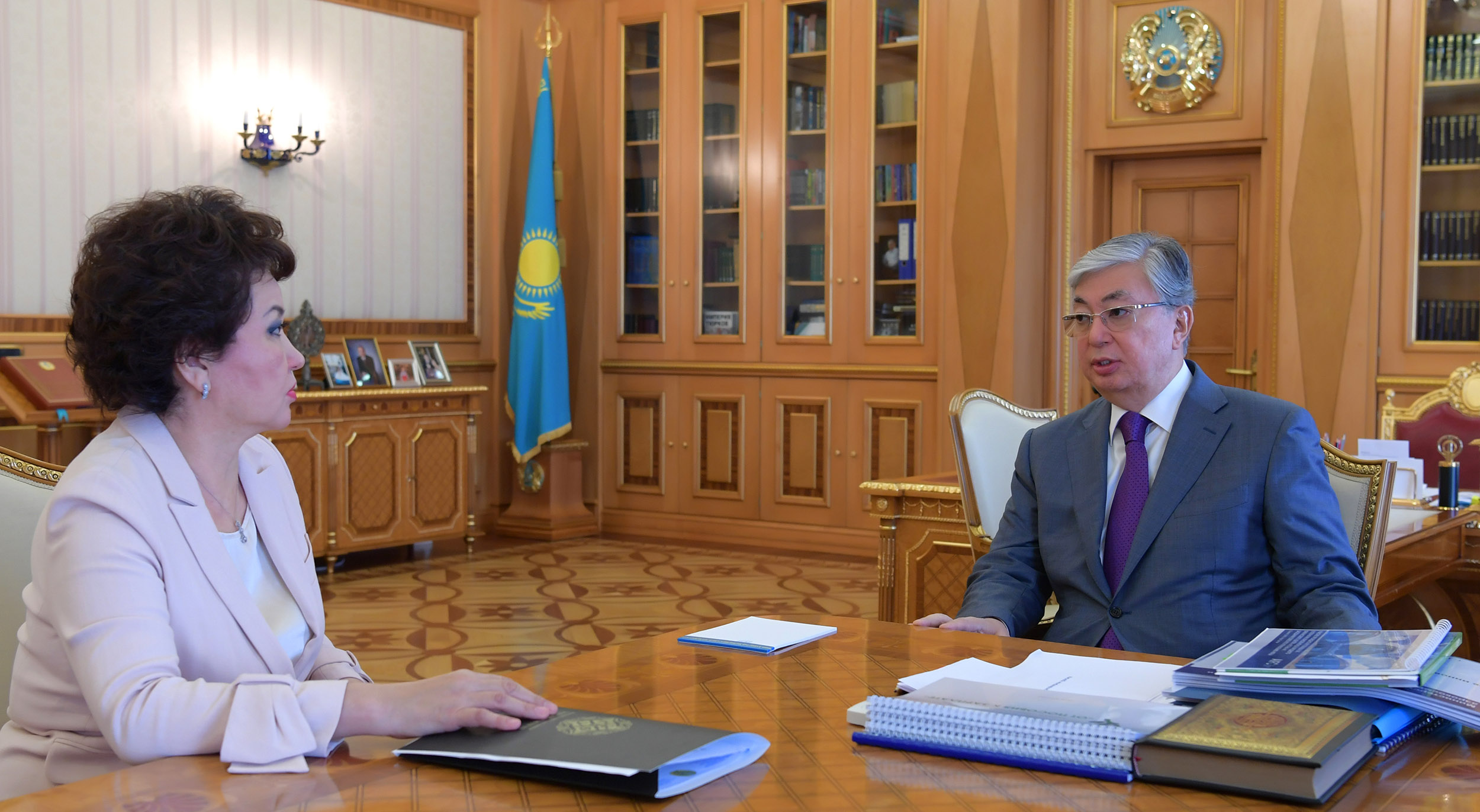 Қасым-Жомарт Тоқаев Қазақ ұлттық өнер университетінің ректоры Айман Мұсақожаеваны қабылдады