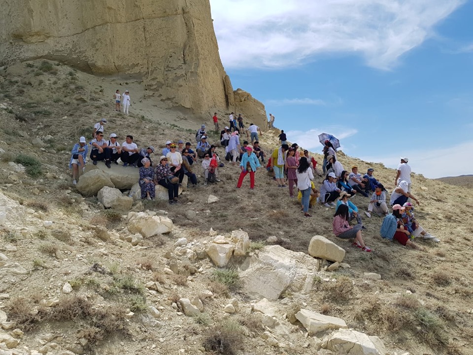 Маңғыстаулық мемлекеттік қызметшілер «Туған жерді тани біл» челленджін әріптестеріне жолдады