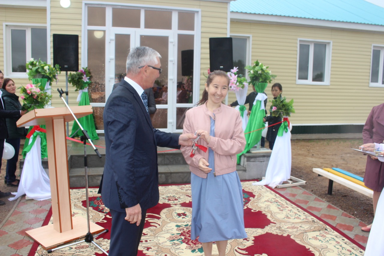 Амангелді ауданы жас мамандарды жаңа баспанамен қарсы алды