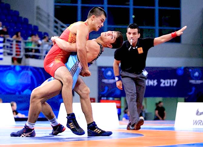 Күрес: Алғашқы күні бес жүлде