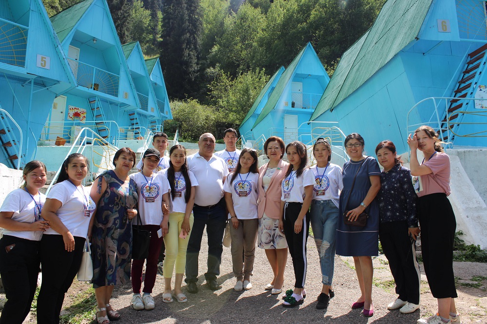 Сенатор Динар Нөкетаева балаларды сауықтыру орталықтарында болды