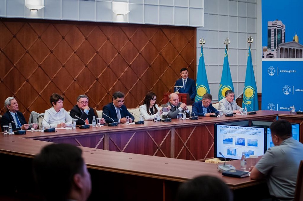 Алтай Көлгінов қала активімен астананы дамыту жөніндегі міндеттерді талқылады