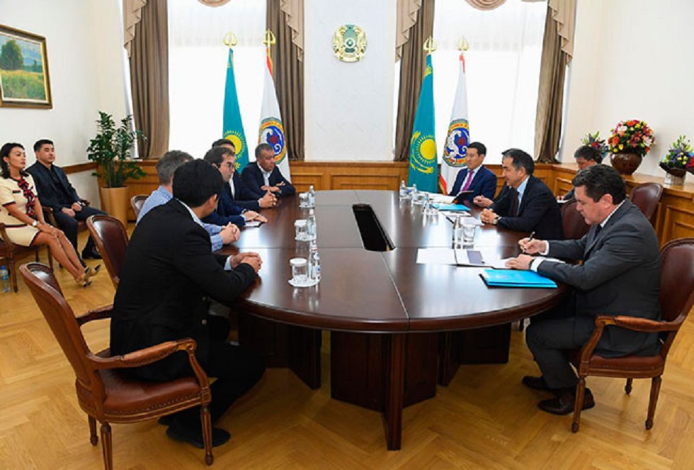 Бақытжан Сағынтаев Tesla компаниясының өкілдерімен кездесті