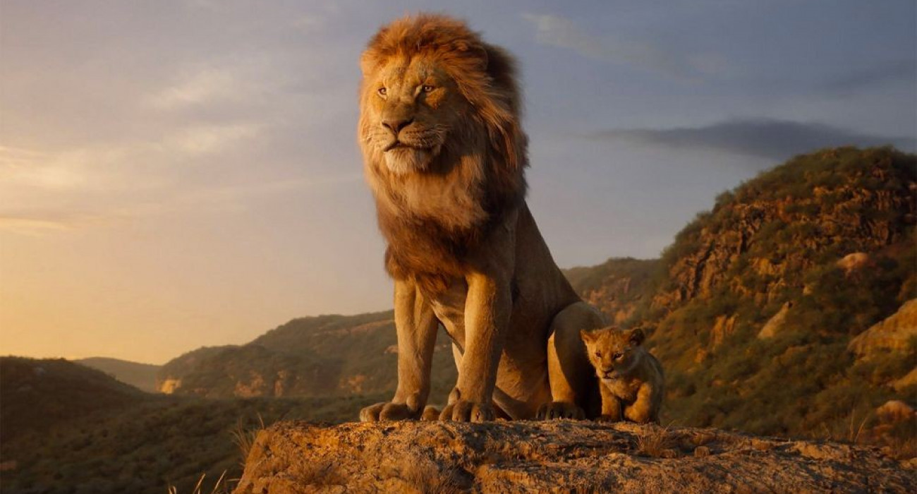 Жас қыз видеода кеудесін көрсетті. Саша Грей қатты трахает алады