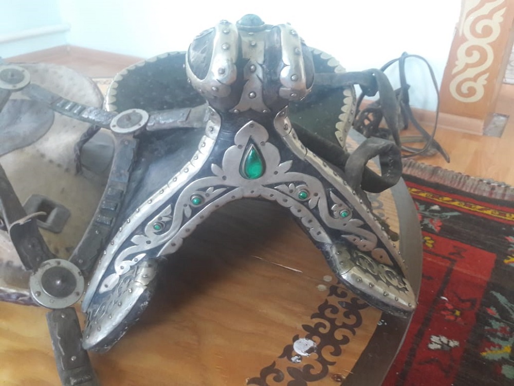 Үйдегі секс туралы бейнені қараңыз Ол сийіп алу үшін отырды және трахния алды.