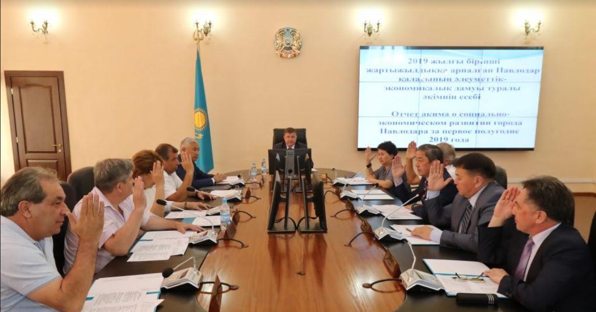 Павлодар қаласының әкімі мәслихат депутаттары алдында есеп берді