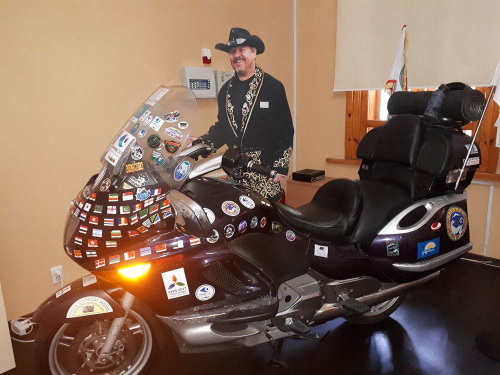 Жаһанды шарлаған жүйрік мотоцикл