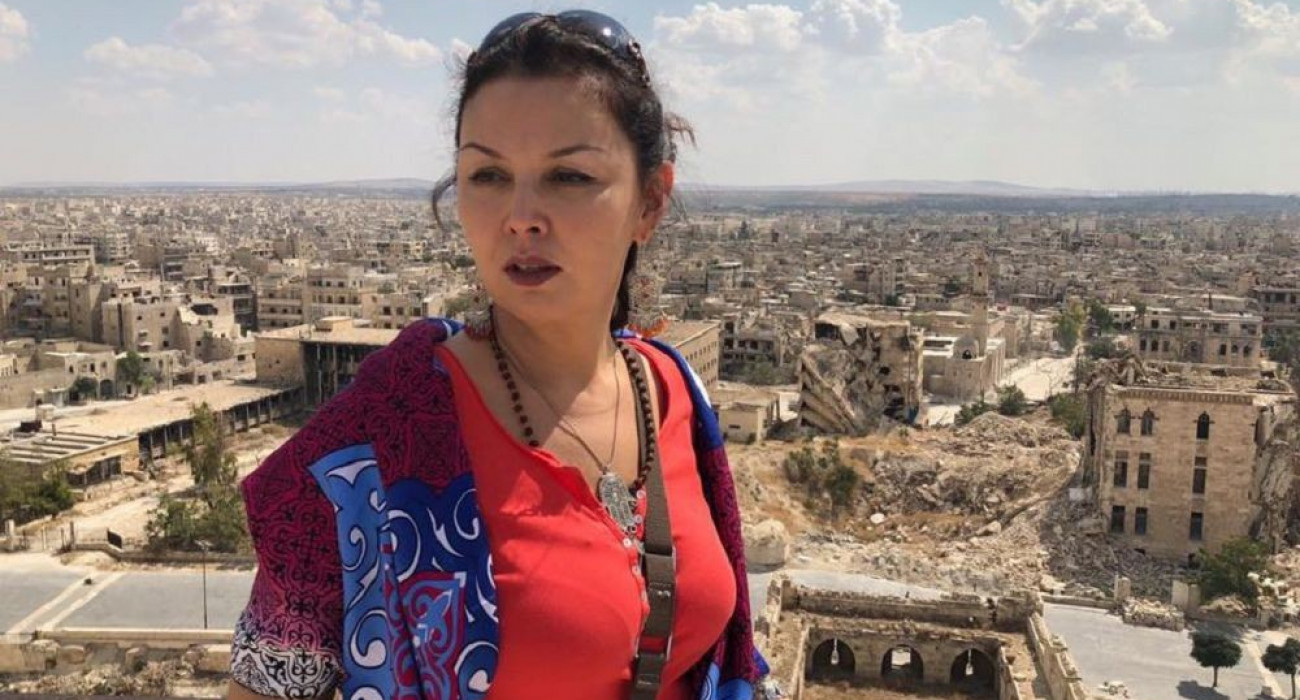 Жыныстық құсу Әдемі және әдемі киска