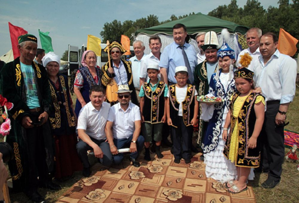 Түмен төріндегі той