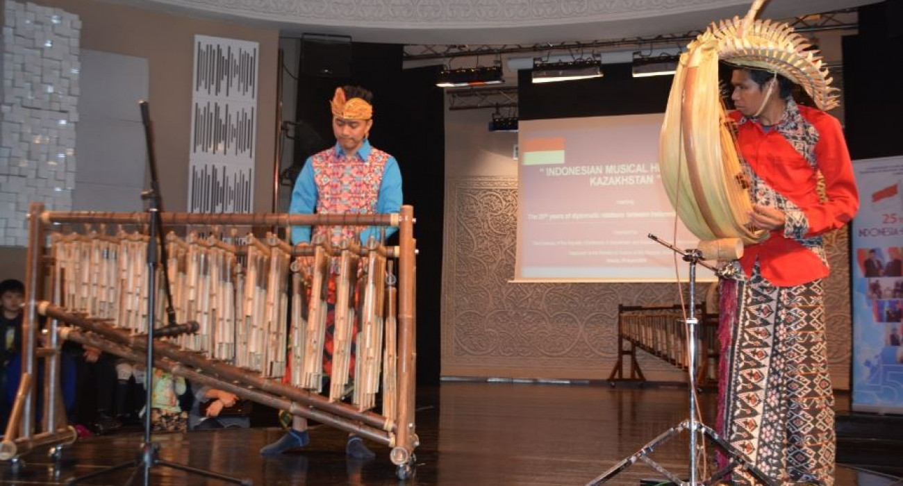 Каратэ жаттықтырушысымен жыныстық қатынас Sandy Vega Vixen жеке сағаты