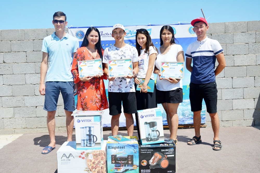 Жас отбасылар Алакөл жағалауында жарысқа түсті