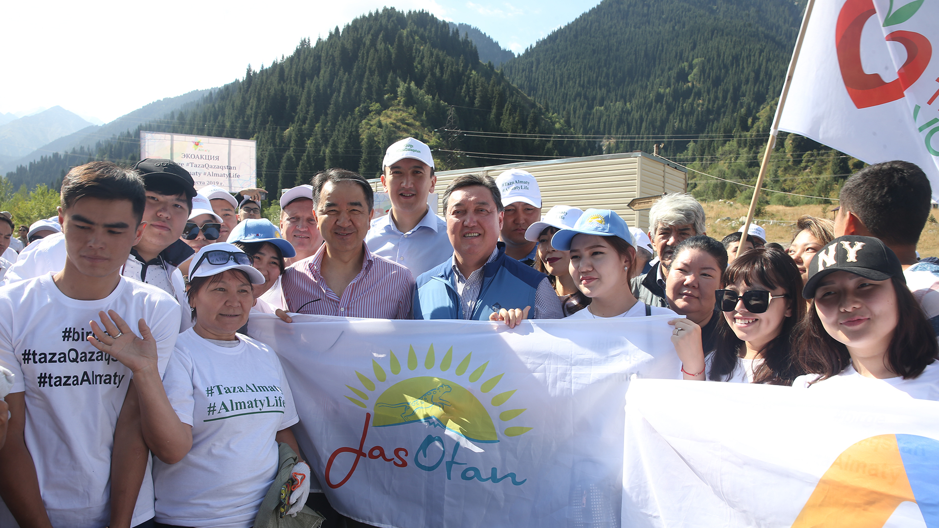 Премьер-Министр Алматыда экологиялық сенбілікке қатысты