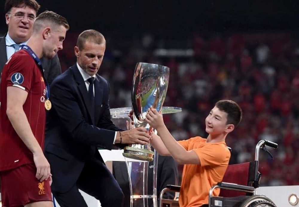 Арманы алға  жетелеген бала