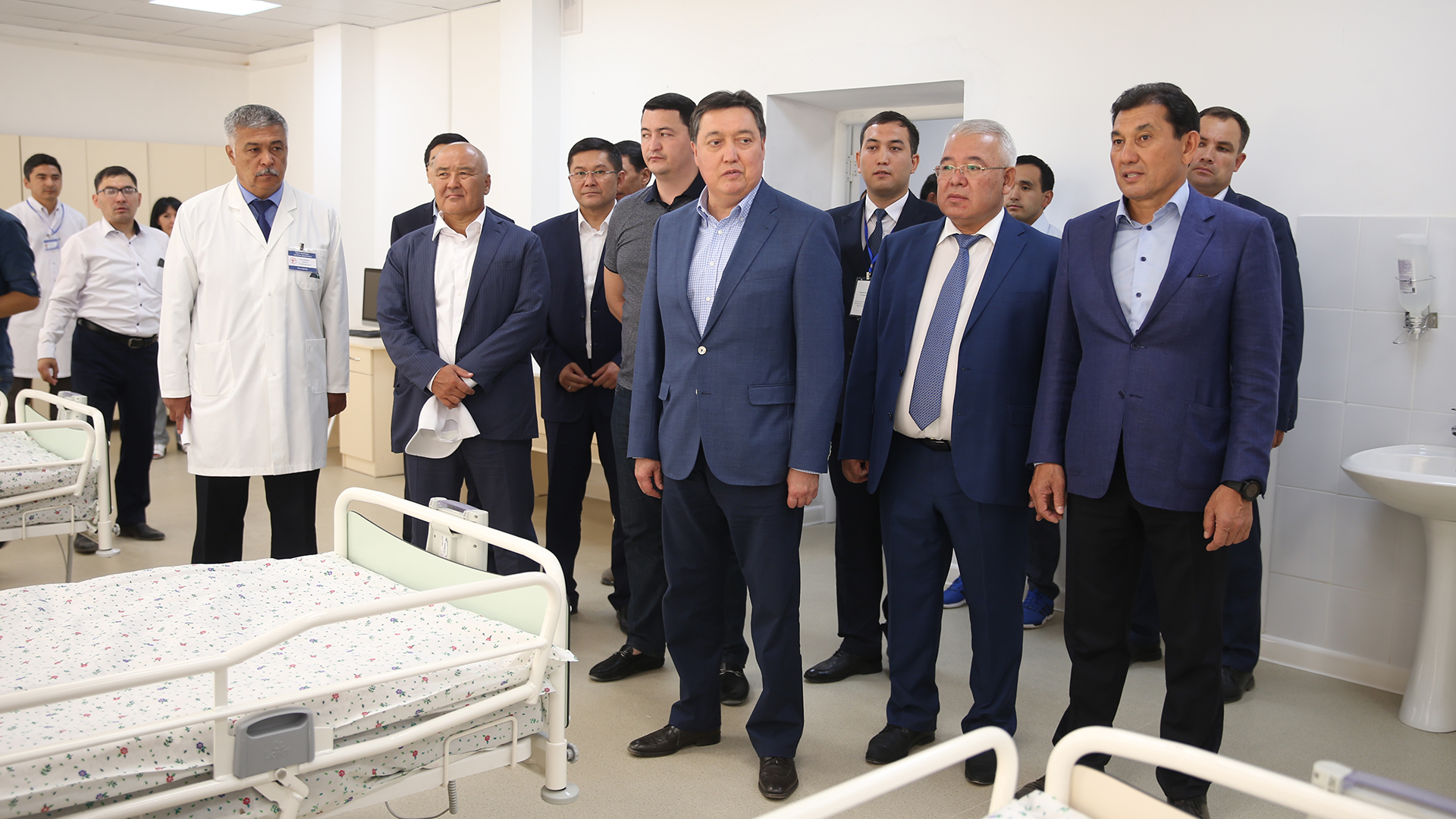 Асқар Мамин Арыс қаласында қалпына келтіру жұмыстарының және Түркістанда нысандардың салыну барысын тексерді