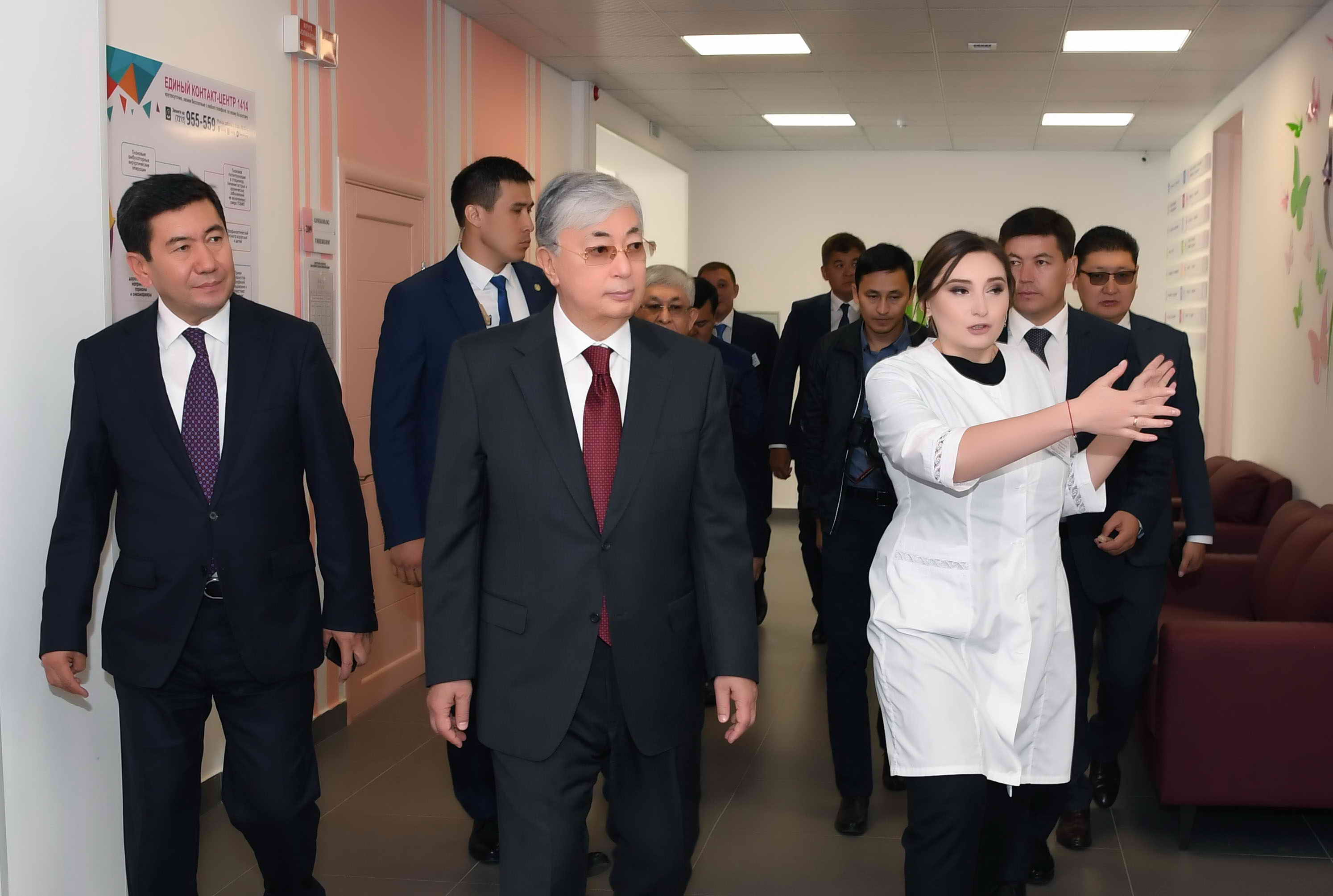 Президент Қарағандыдағы жаңа емхананы аралап көрді