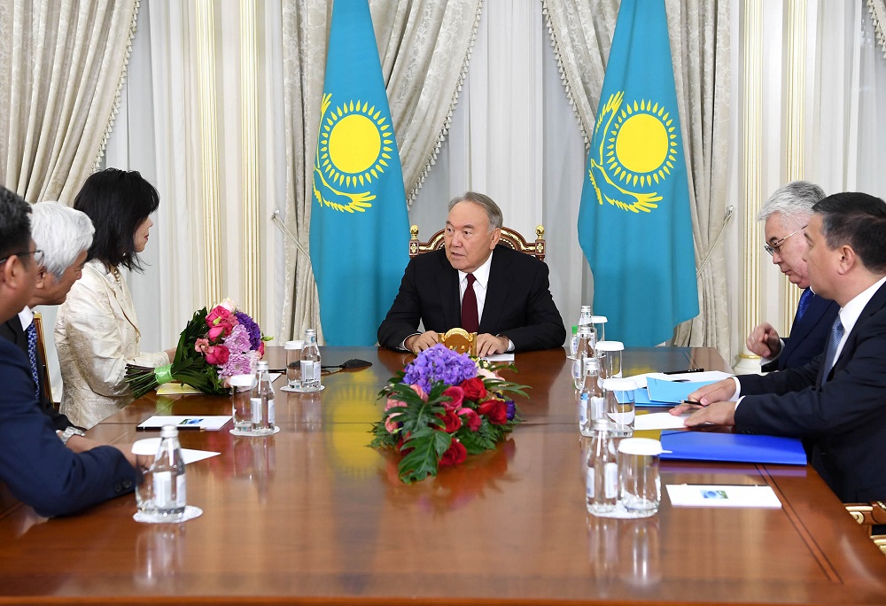 Нұрсұлтан Назарбаев қайтыс болған МАГАТЭ-ның бас директоры Юкия Аманоның отбасымен  кездесті